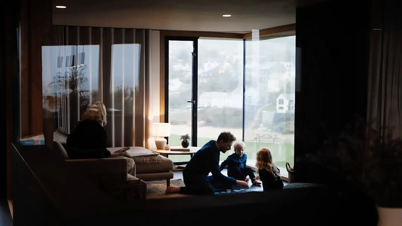 Cozy family life at Edge house overlooking the beach at Aberporth