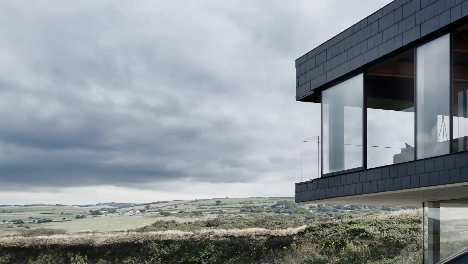 Edge house breathtaking clifftop setting,